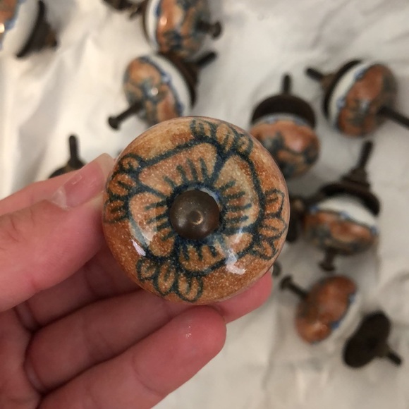 Hand painted knobs - Picture 3 of 3